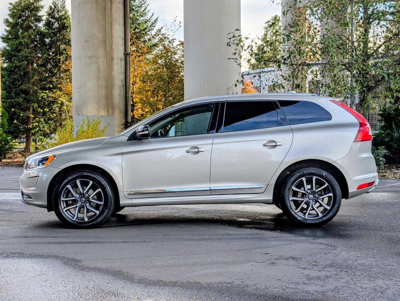 2017 Volvo XC60 T6 AWD Dynamic Preferred w/High Performance Audio, Heated Leather, Active Xenon & Moon Roof Portland OR