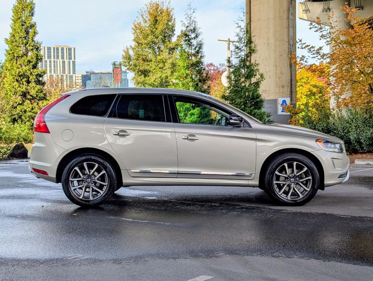 2017 Volvo XC60 T6 AWD Dynamic Preferred w/High Performance Audio, Heated Leather, Active Xenon & Moon Roof Portland OR
