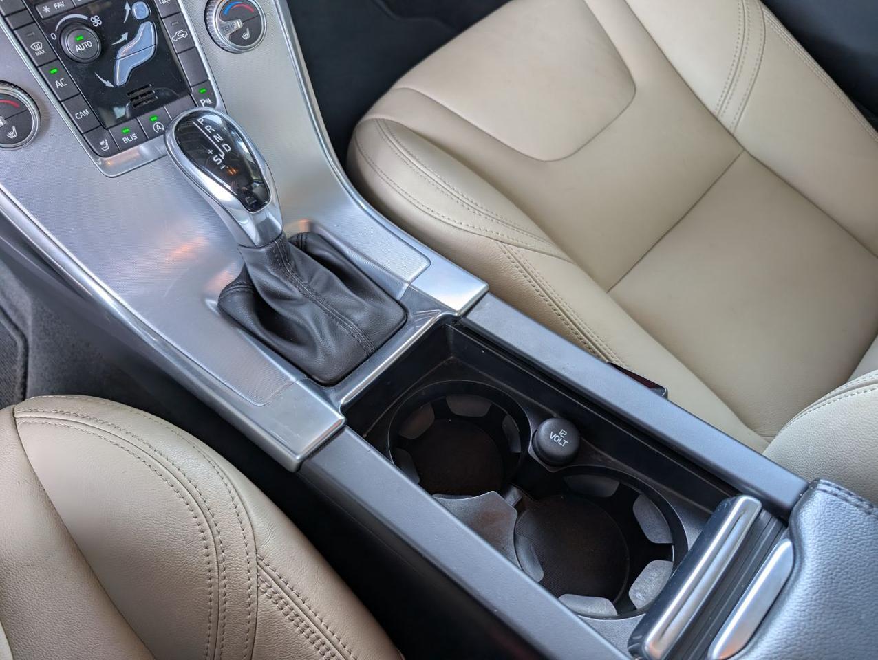 2017 Volvo XC60 T6 AWD Dynamic Preferred w/High Performance Audio, Heated Seats * Portland OR