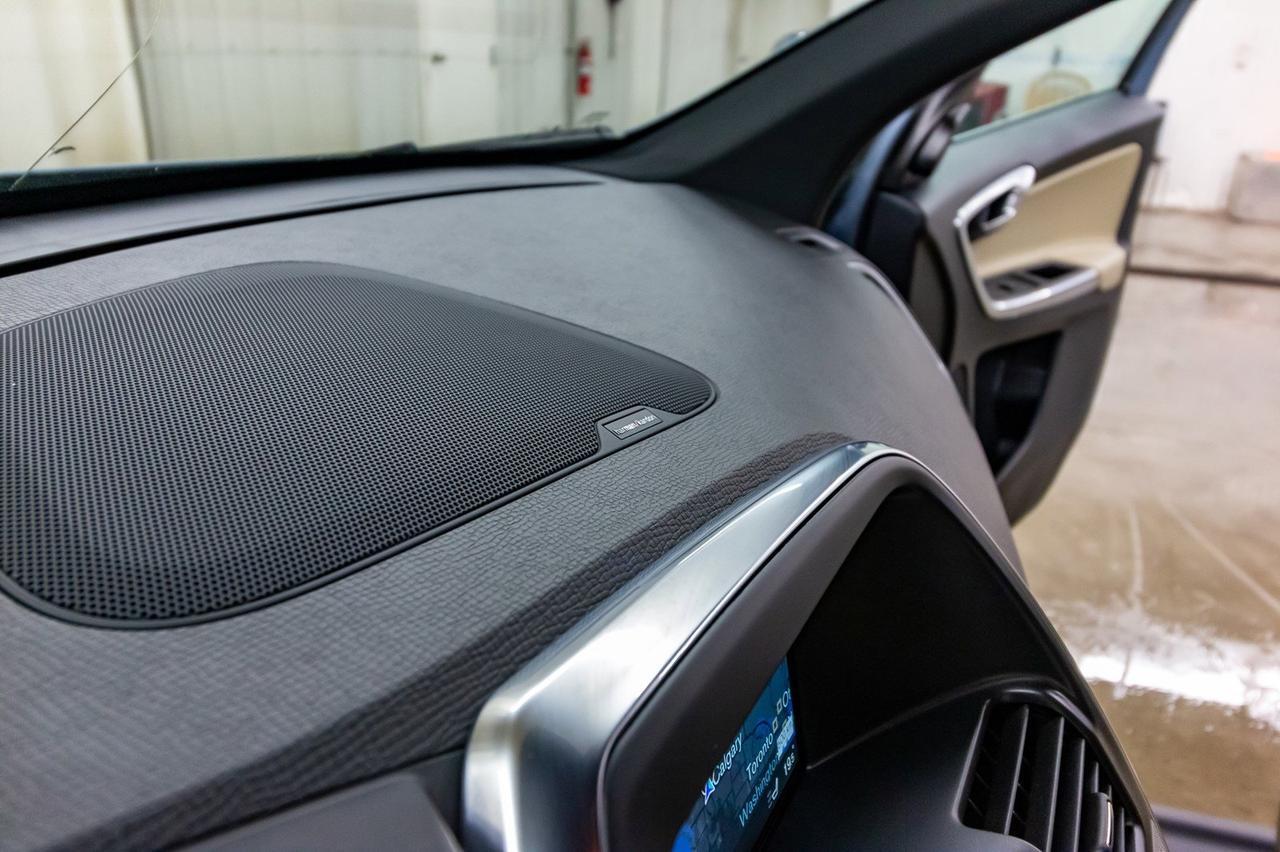 2017 Volvo XC60 T6 Drive-E Premier Leather Roof Nav Red Deer AB