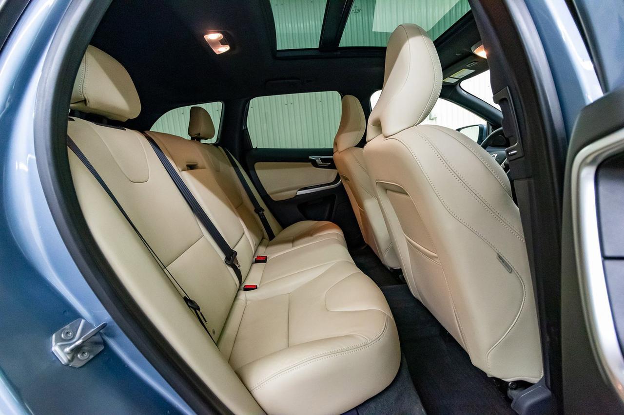 2017 Volvo XC60 T6 Drive-E Premier Leather Roof Nav Red Deer AB