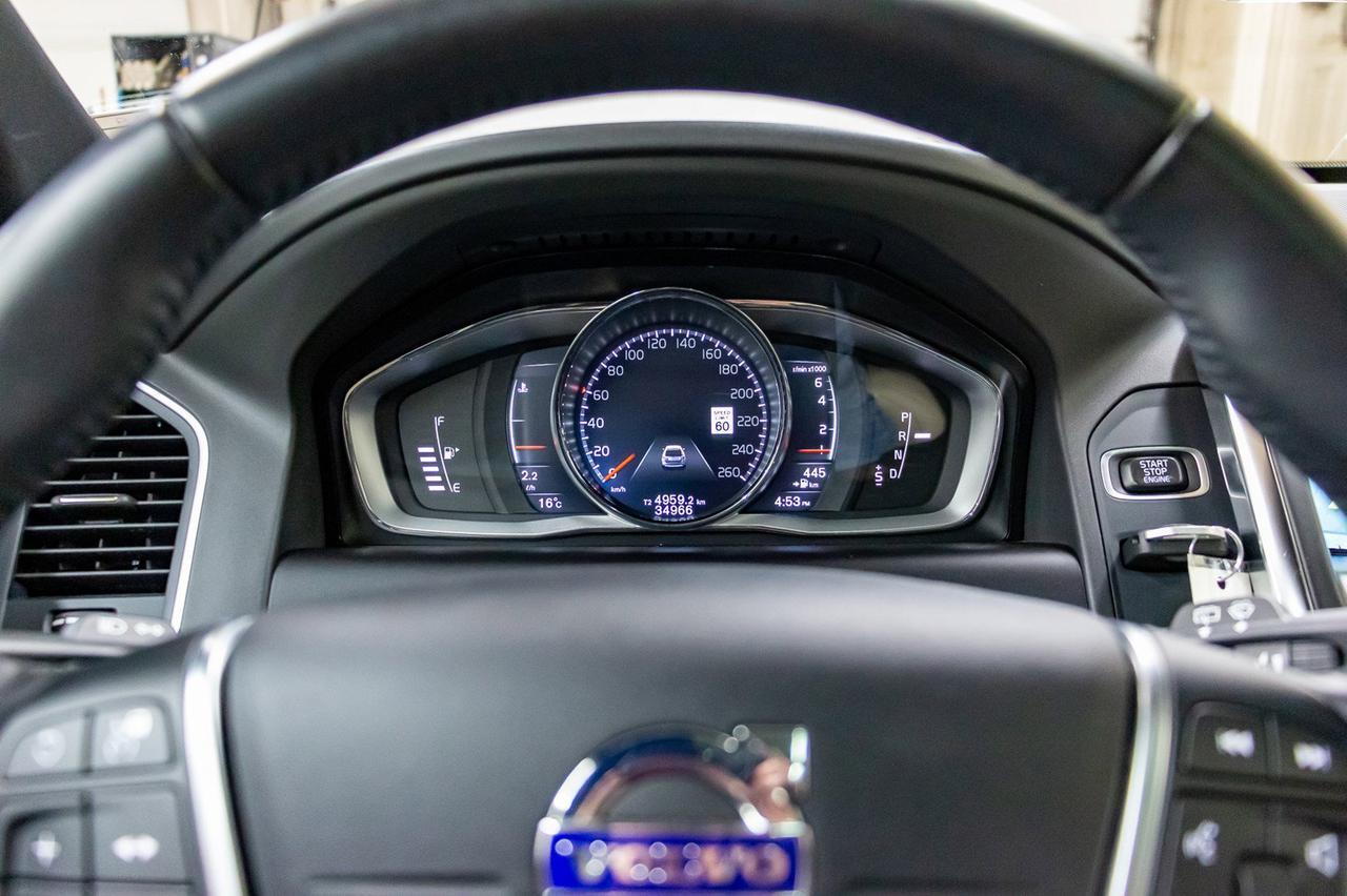 2017 Volvo XC60 T6 Drive-E Premier Leather Roof Nav Red Deer AB