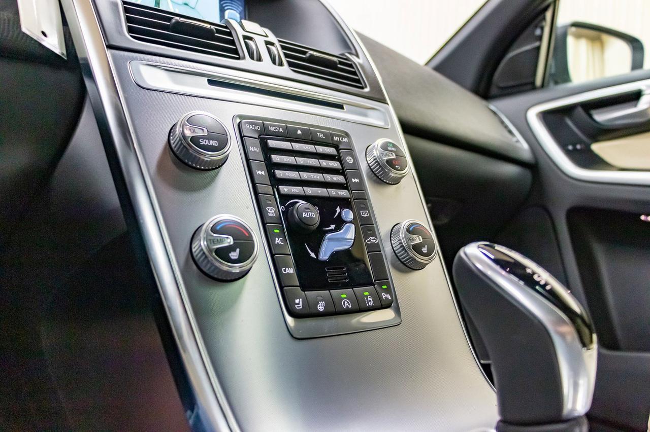 2017 Volvo XC60 T6 Drive-E Premier Leather Roof Nav Red Deer AB