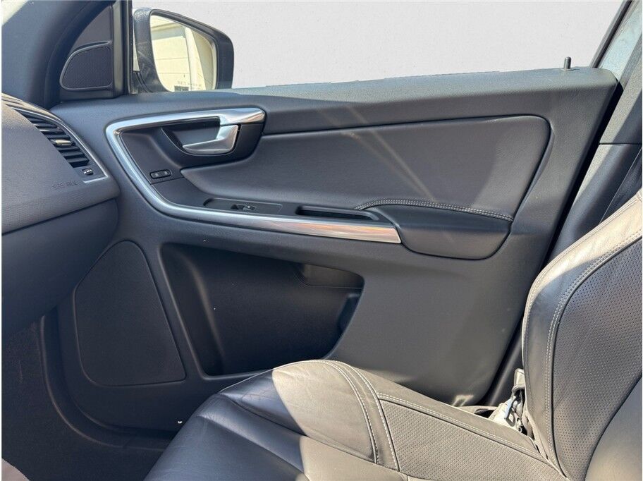 2017 Volvo XC60 T6 R-Design Sport Utility 4D Folsom CA