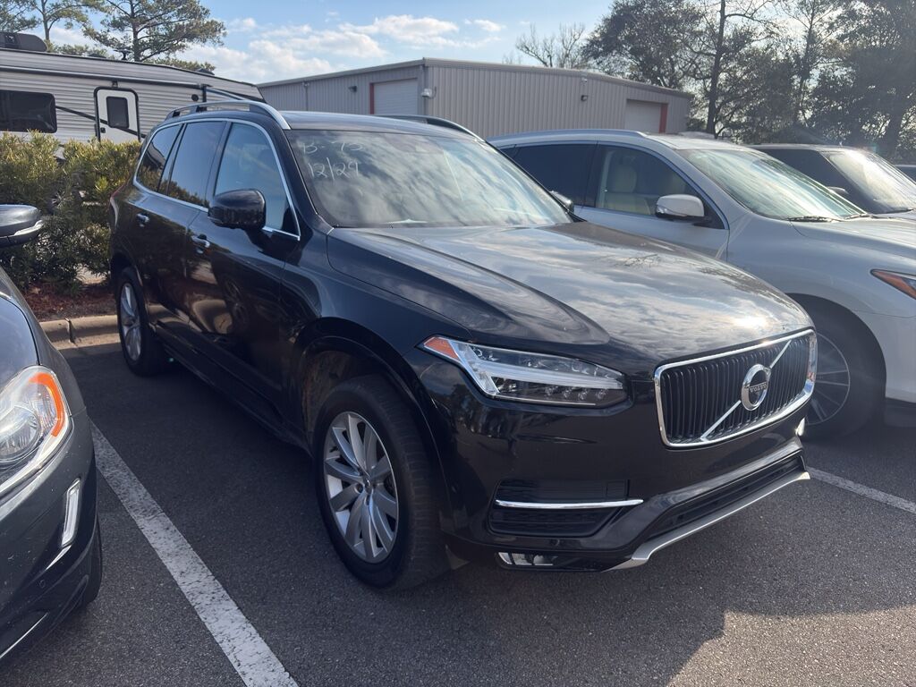 2017 Volvo XC90 Momentum