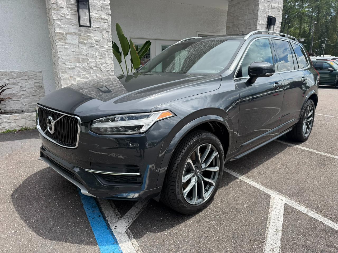 2017 Volvo XC90 T6 AWD 7-Passenger Momentum