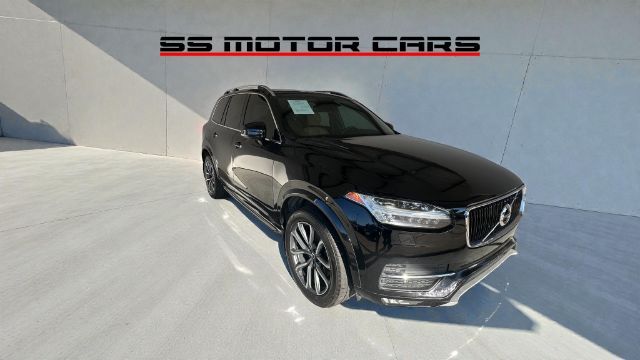 2017 Volvo XC90 T6 Momentum AWD