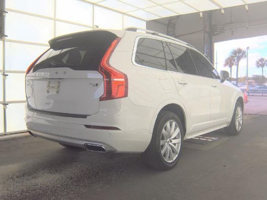 2017 Volvo XC90 T6 Momentum