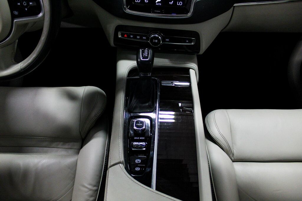 2017 Volvo XC90 T6 Momentum Tigard OR