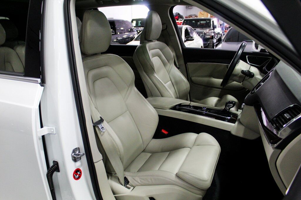 2017 Volvo XC90 T6 Momentum Tigard OR