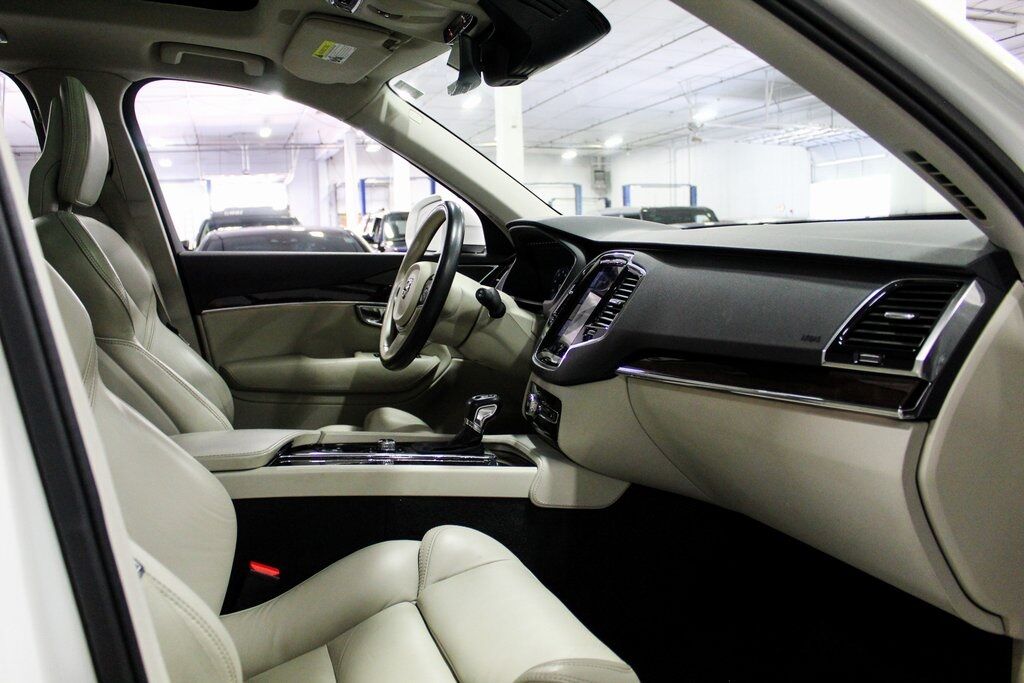 2017 Volvo XC90 T6 Momentum Tigard OR