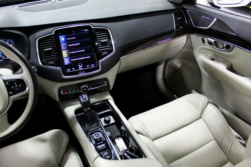 2017 Volvo XC90 T6 Momentum Tigard OR