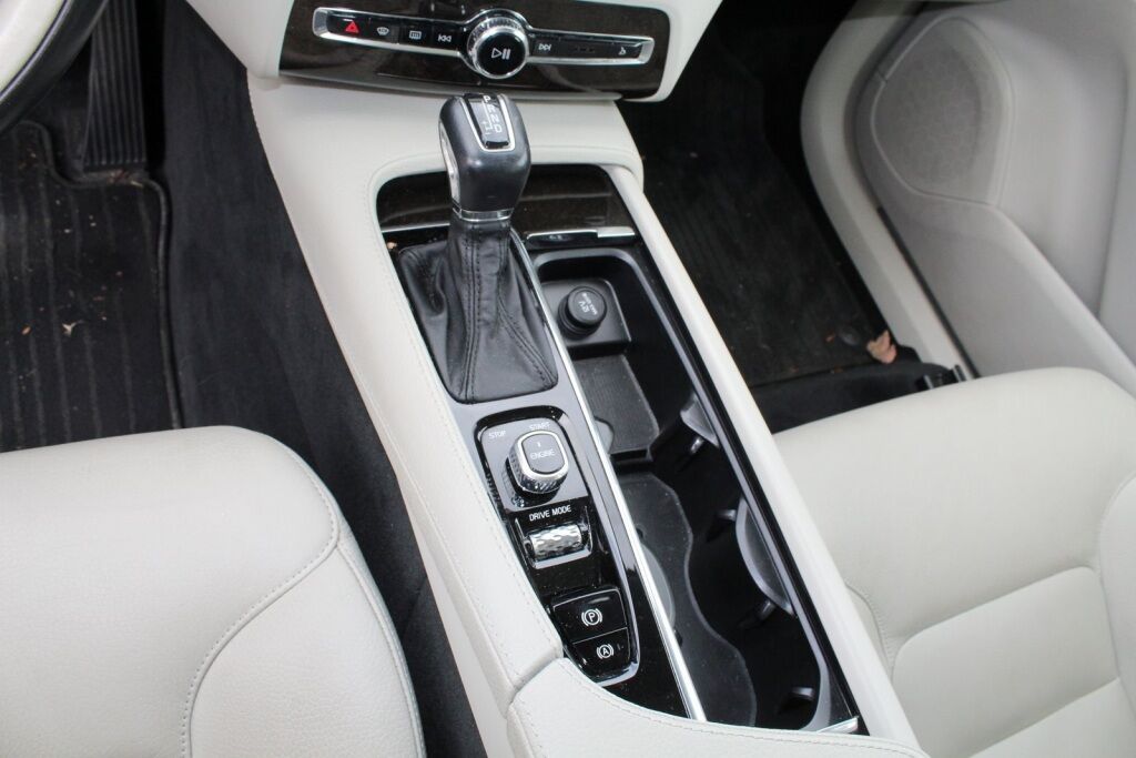 2017 Volvo XC90 T6 Momentum Richmond VA