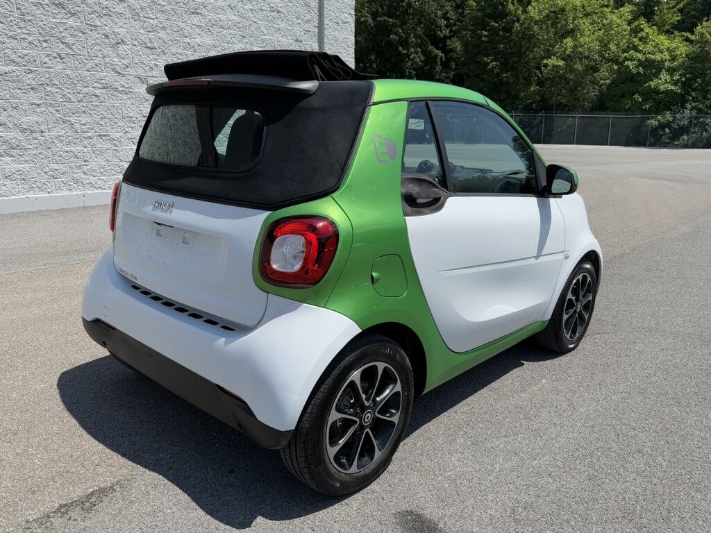 2017 smart fortwo passion cabriolet Maumee OH