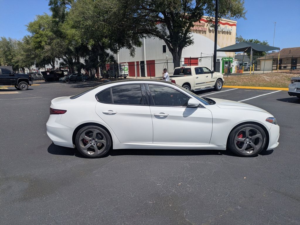 2018 Alfa Romeo Giulia Base