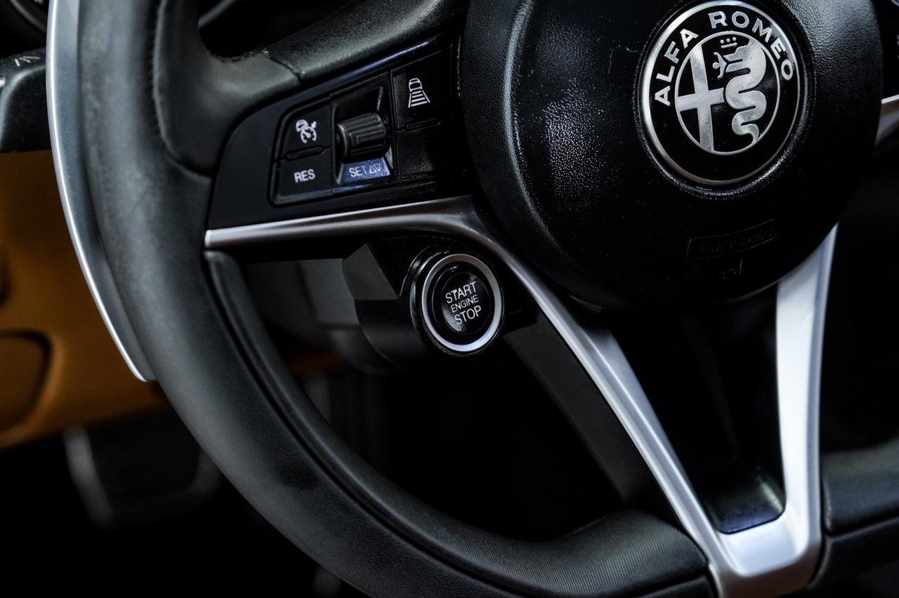 2018 Alfa Romeo Giulia SPORT AWD DRIVER ASSIST DYNAMIC PKG DRIVER ASSIST STATIC PKG LEATHER SEATS REAR CAMERA Carrollton TX