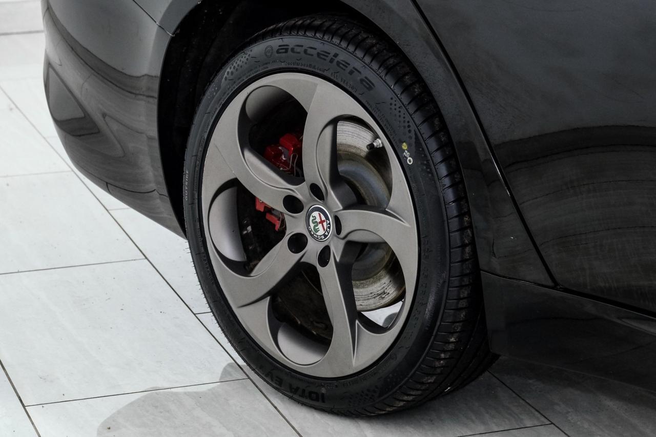 2018 Alfa Romeo Giulia SPORT AWD DRIVER ASSIST DYNAMIC PKG DRIVER ASSIST STATIC PKG LEATHER SEATS REAR CAMERA Carrollton TX