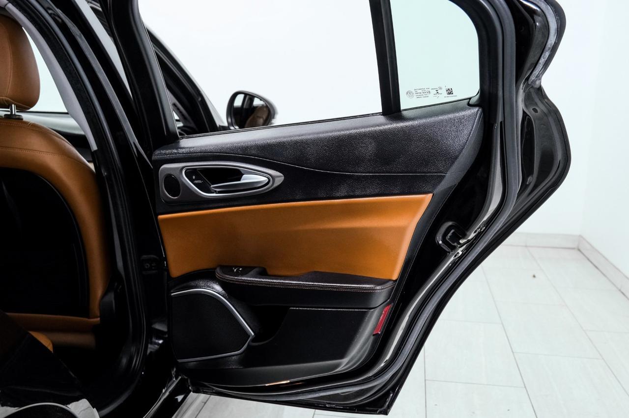 2018 Alfa Romeo Giulia SPORT AWD DRIVER ASSIST DYNAMIC PKG DRIVER ASSIST STATIC PKG LEATHER SEATS REAR CAMERA Carrollton TX