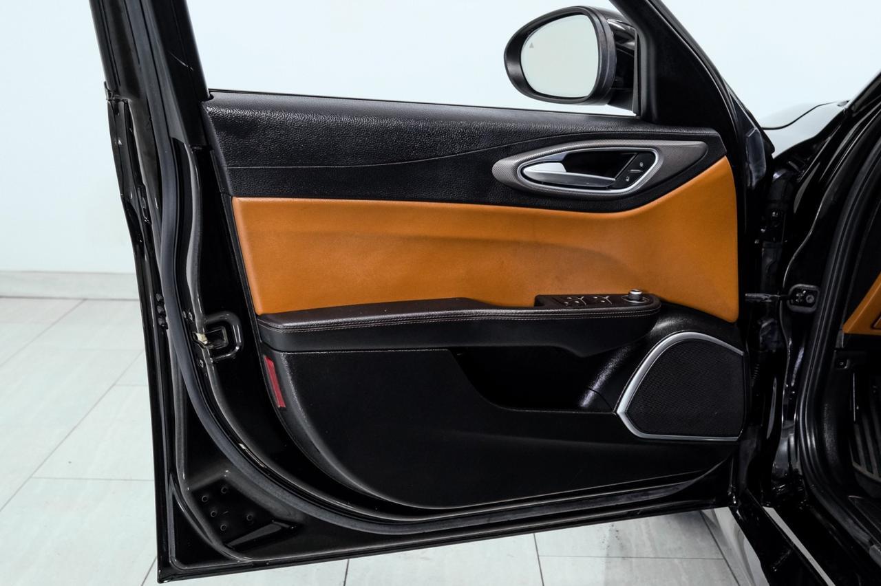 2018 Alfa Romeo Giulia SPORT AWD DRIVER ASSIST DYNAMIC PKG DRIVER ASSIST STATIC PKG LEATHER SEATS REAR CAMERA Carrollton TX