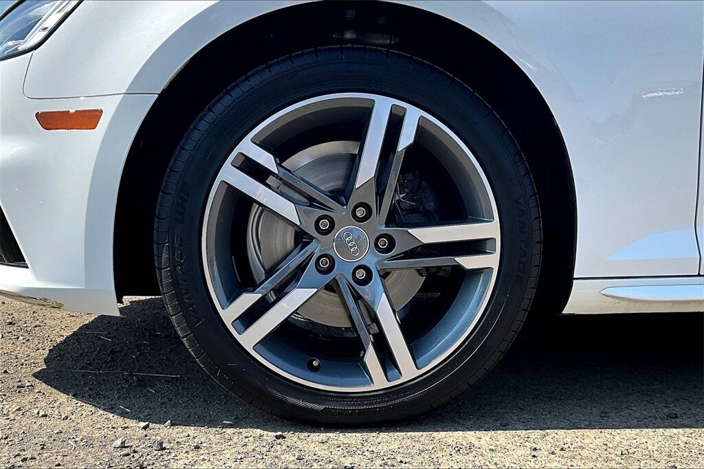 2018 Audi A4 2.0T Ultra Premium photo 10