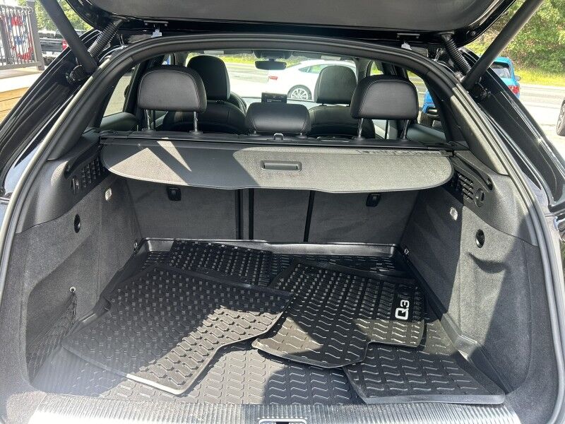 2018 Audi Q3 Premium Plus - LEATHER SUNROOF VERY CLEAN Whitinsville MA