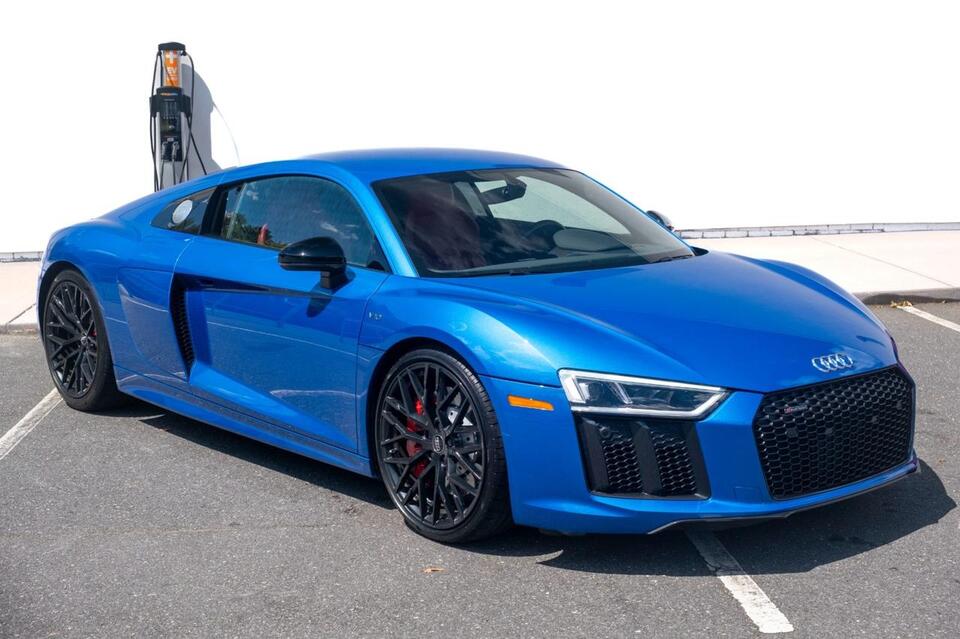 2018 Audi R8 Coupe V10 RWD photo 23