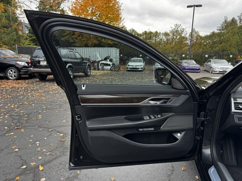 2018 BMW 740i xDrive Willow Grove PA 2018 BMW 740i xDrive Willow Grove PA