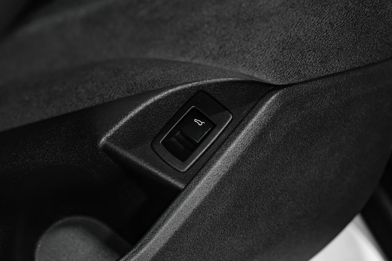 2018 BMW X1 xDrive28i AWD NAVIGATION PANORAMA LEATHER HEATED SEATS REAR CAMERA KEYLESS START POWER LIFTGATE Carrollton TX