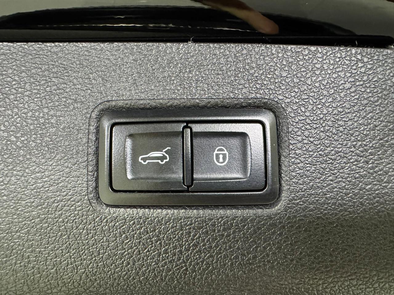 2018 Bentley Bentayga Activity Edition W12 Naim For Bentley audio system, cooled seats, 360 degree camera system & MORE!!! Fort Lauderdale FL