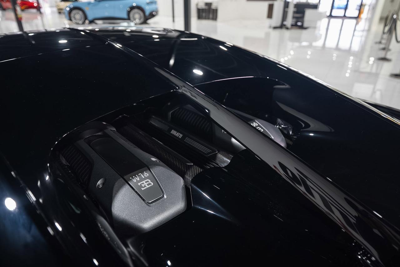 2018 Bugatti Chiron Nocturne paint, Sprint Blue Effect accenting, Beluga Black leather interior AND MUCH MORE!!! Fort Lauderdale FL