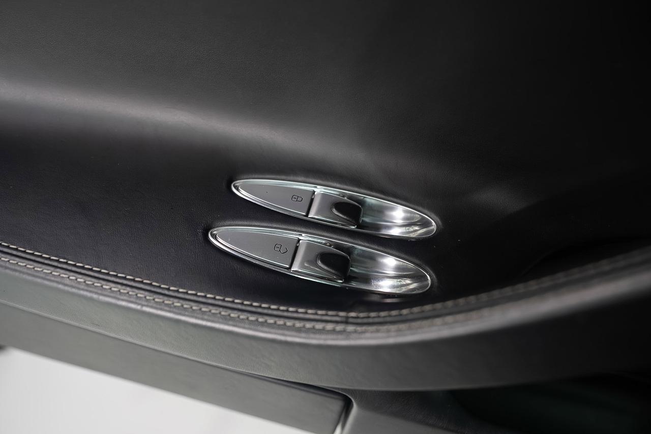 2018 Bugatti Chiron Nocturne paint, Sprint Blue Effect accenting, Beluga Black leather interior AND MUCH MORE!!! Fort Lauderdale FL