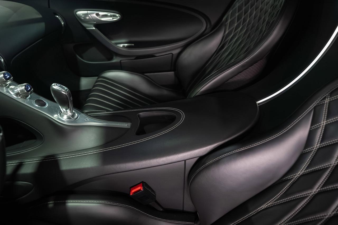 2018 Bugatti Chiron Nocturne paint, Sprint Blue Effect accenting, Beluga Black leather interior AND MUCH MORE!!! Fort Lauderdale FL