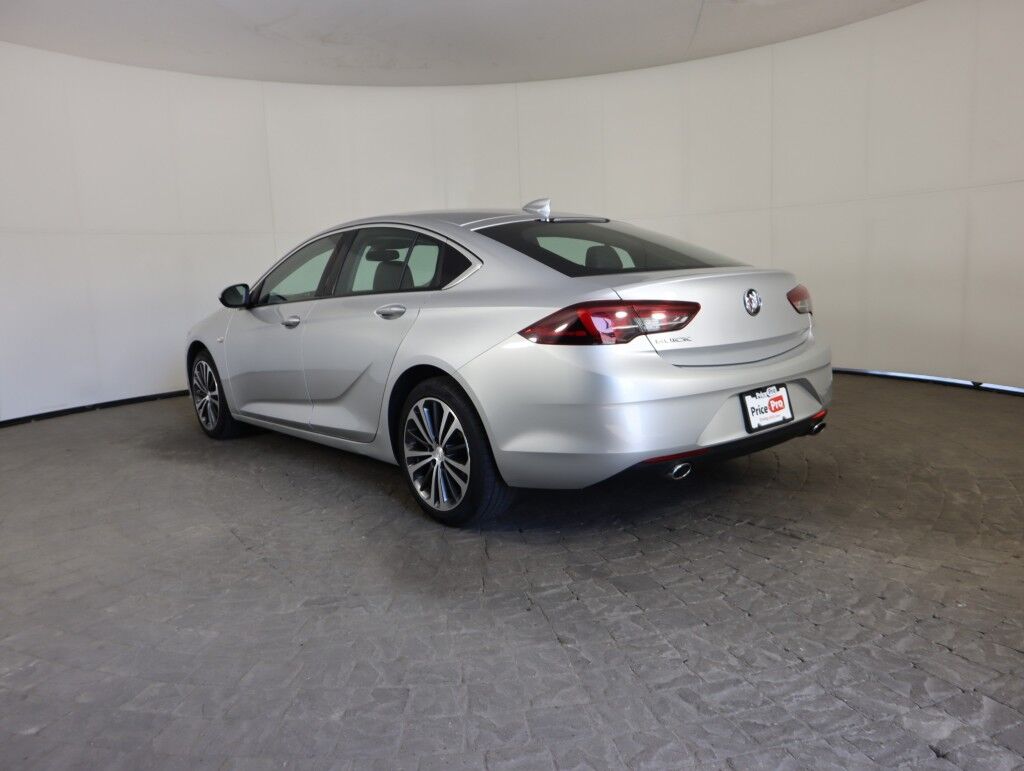 2018 Buick Regal Sportback Essence w/Moonroof Maumee OH