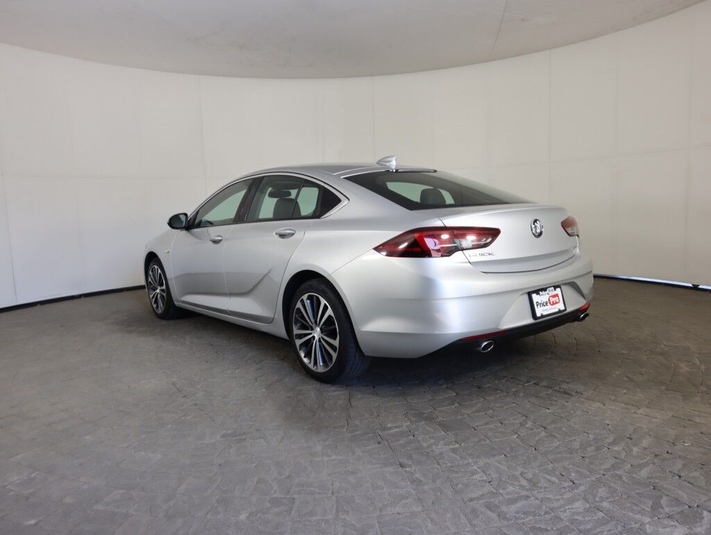 2018 Buick Regal Sportback Essence w/Moonroof Maumee OH