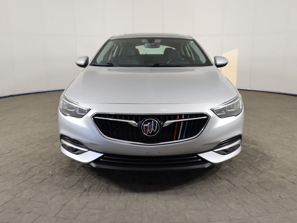 2018 Buick Regal Sportback Essence w/Moonroof Maumee OH