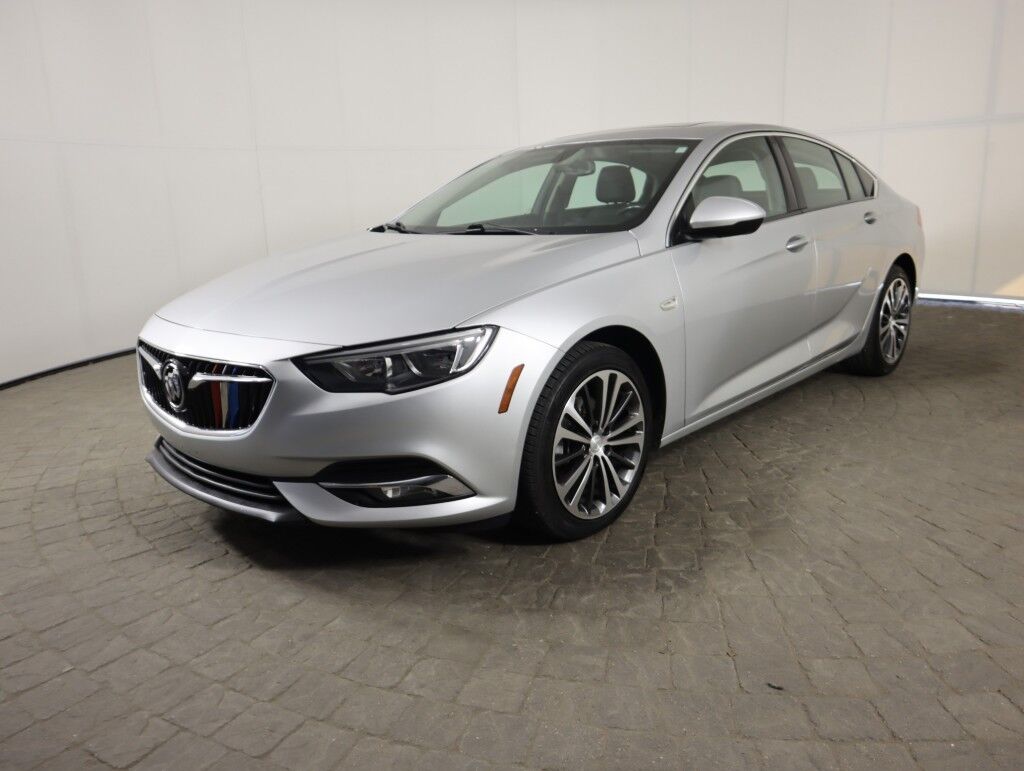 2018 Buick Regal Sportback Essence w/Moonroof Maumee OH