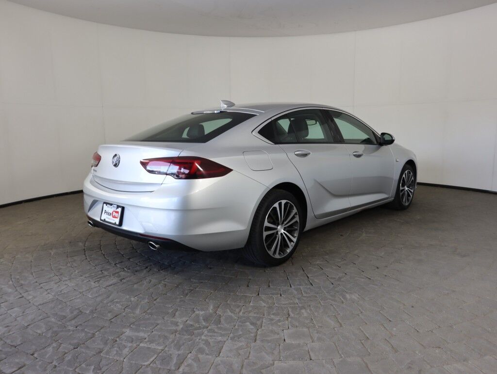 2018 Buick Regal Sportback Essence w/Moonroof Maumee OH
