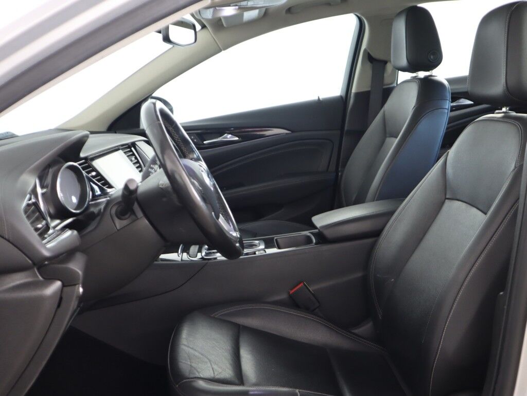 2018 Buick Regal Sportback Essence w/Moonroof Maumee OH