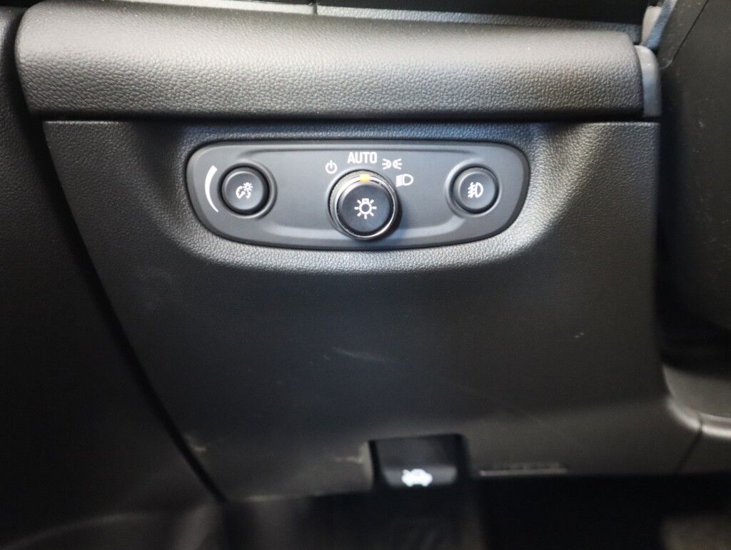 2018 Buick Regal Sportback Essence w/Moonroof Maumee OH