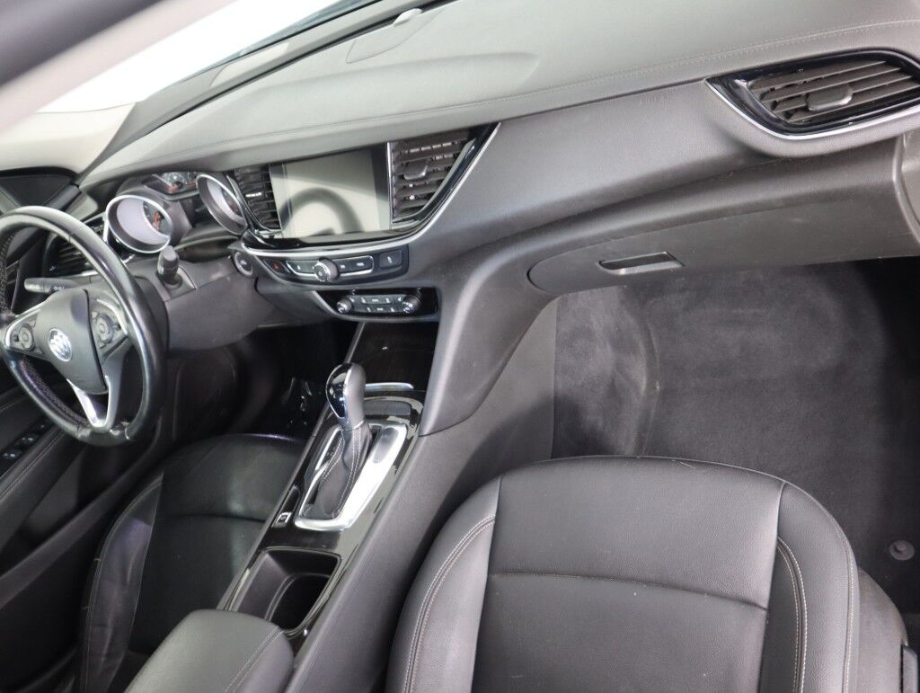 2018 Buick Regal Sportback Essence w/Moonroof Maumee OH
