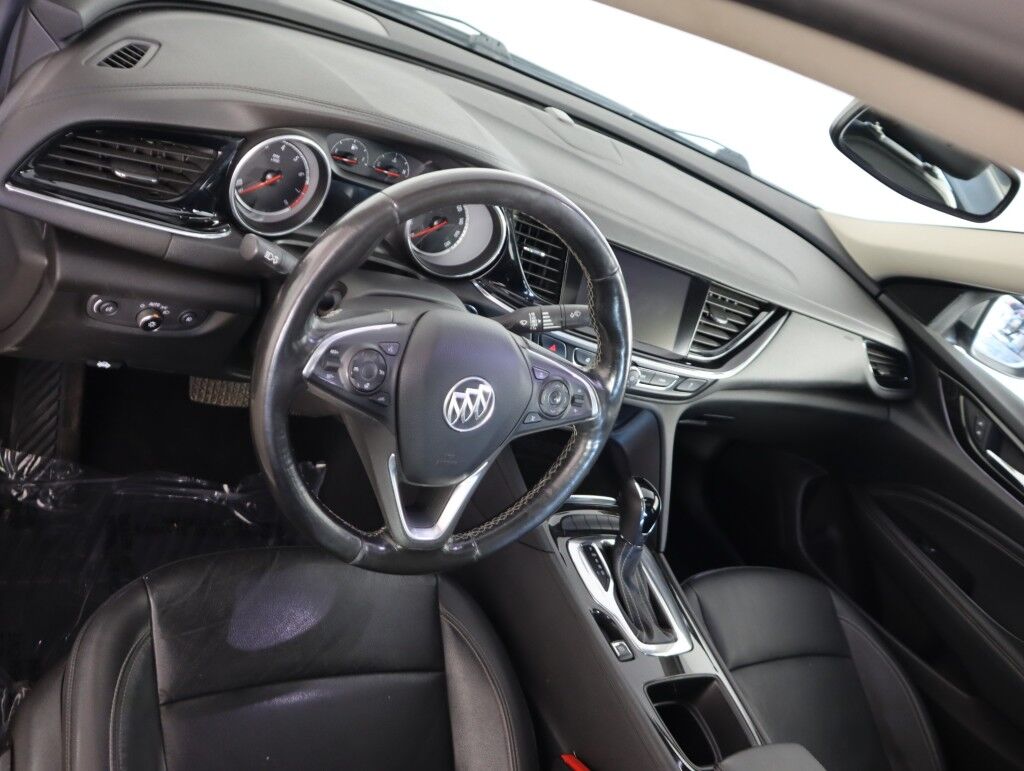 2018 Buick Regal Sportback Essence w/Moonroof Maumee OH