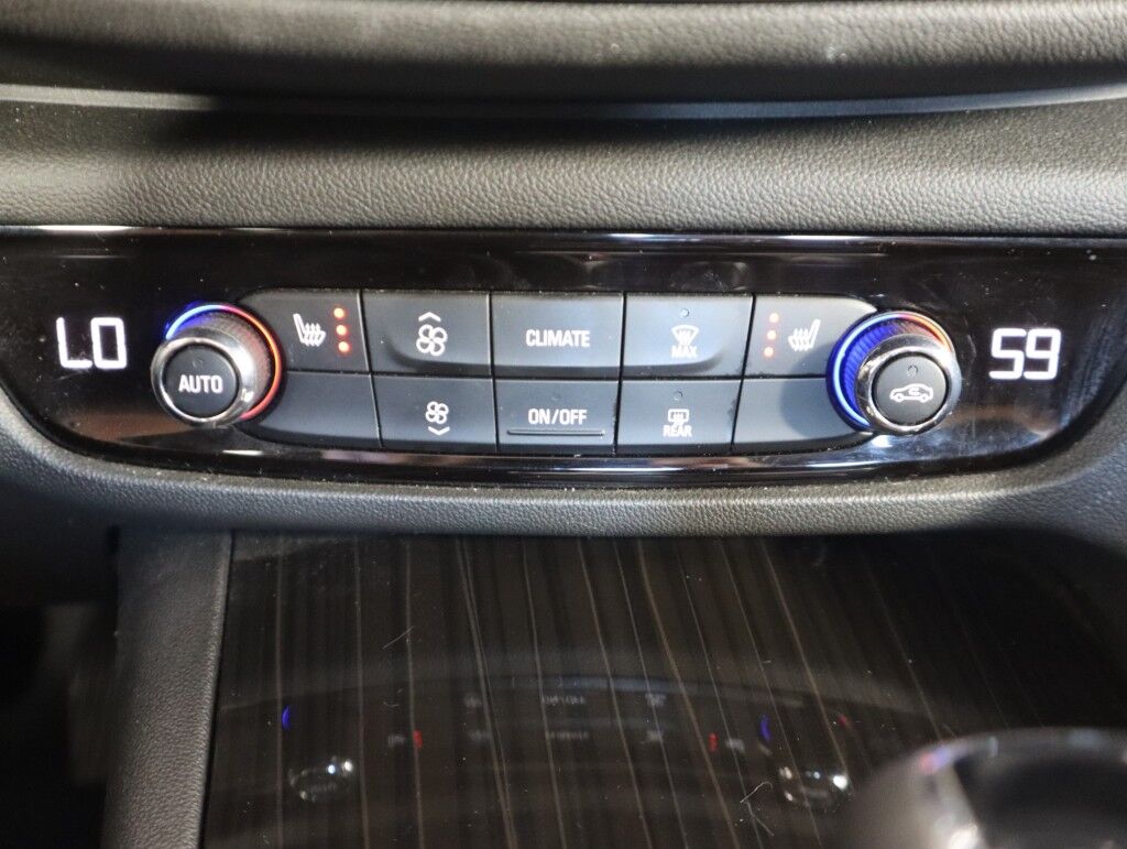 2018 Buick Regal Sportback Essence w/Moonroof Maumee OH