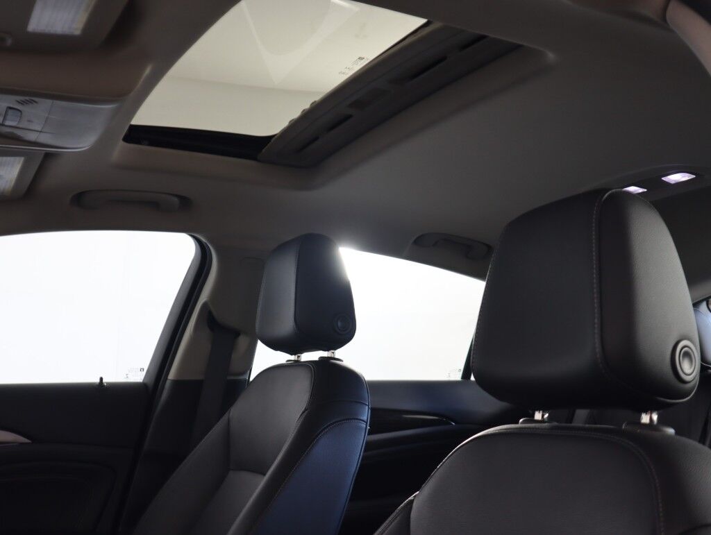 2018 Buick Regal Sportback Essence w/Moonroof Maumee OH