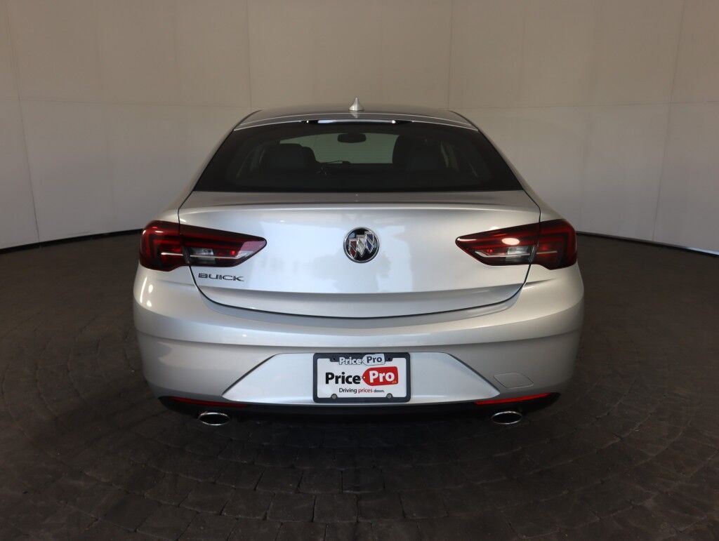 2018 Buick Regal Sportback Essence w/Moonroof Maumee OH