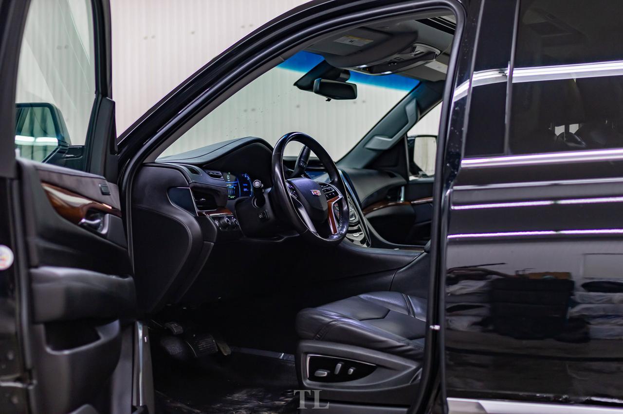 2018 Cadillac Escalade AWD Luxury Leather Roof Nav BCam Red Deer AB