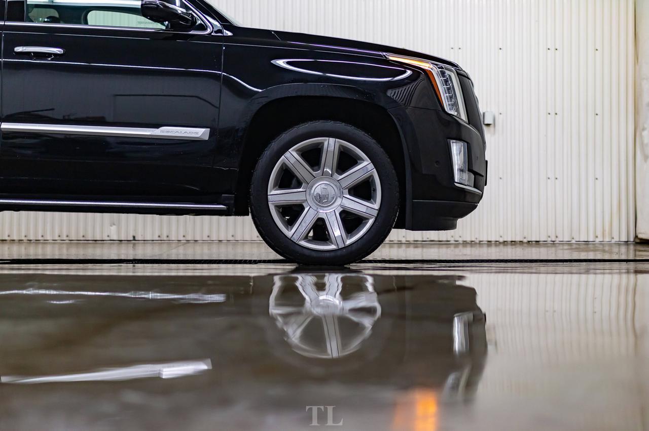 2018 Cadillac Escalade AWD Luxury Leather Roof Nav BCam Red Deer AB