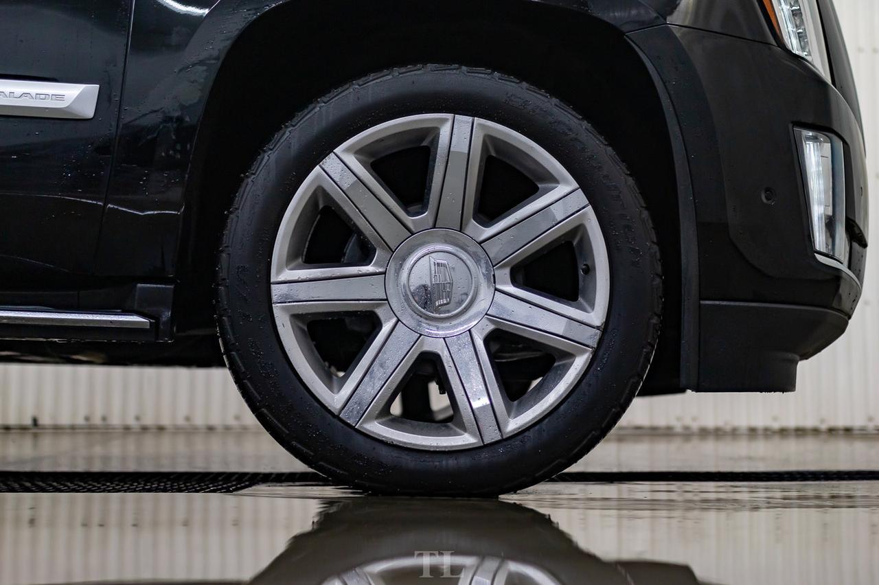 2018 Cadillac Escalade AWD Luxury Leather Roof Nav BCam Red Deer AB