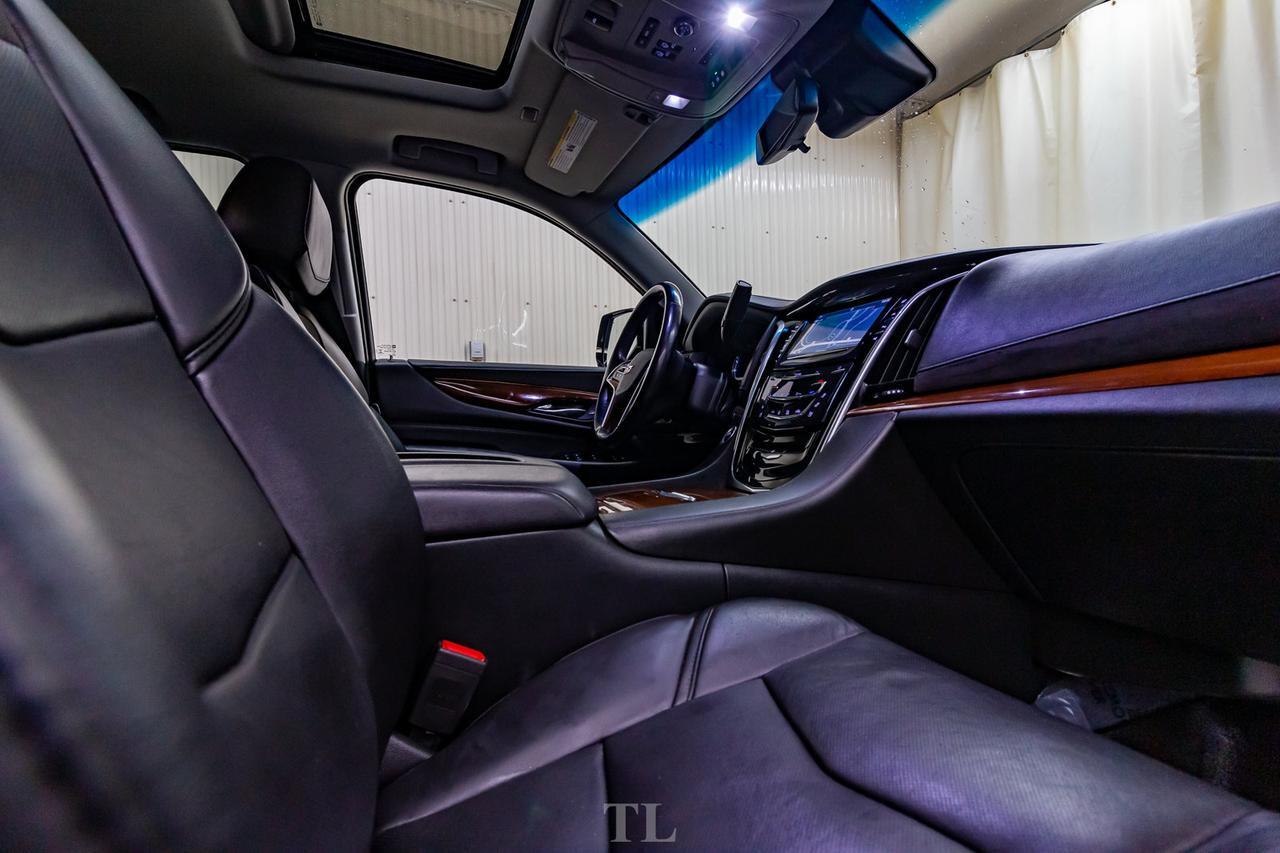 2018 Cadillac Escalade AWD Luxury Leather Roof Nav BCam Red Deer AB