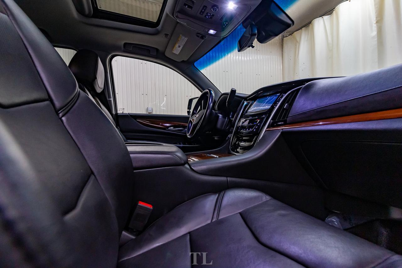 2018 Cadillac Escalade AWD Luxury Leather Roof Nav BCam Red Deer AB