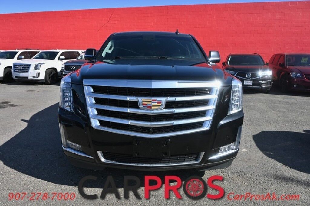 2018 Cadillac Escalade Luxury - 6.2L V8 - 4X4 - Heated & Cooled Leather Seats - 2nd Row